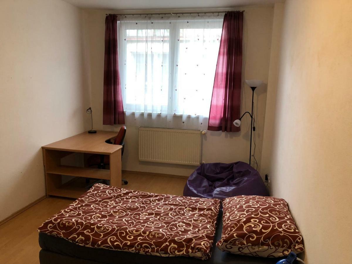 Moonstreet Apartments Братислава Экстерьер фото